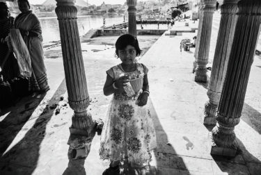India 28 - black and white portrait of a girl - photographed by Will Falize - friendmade.fm
